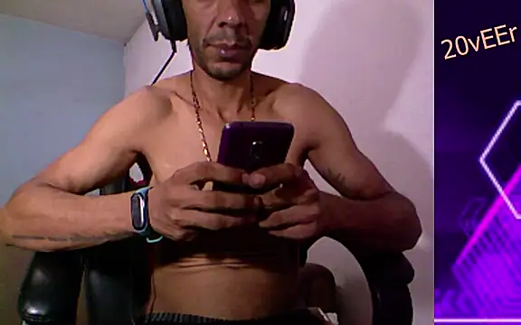 20vEEr online show from March 9, 9:25 pm