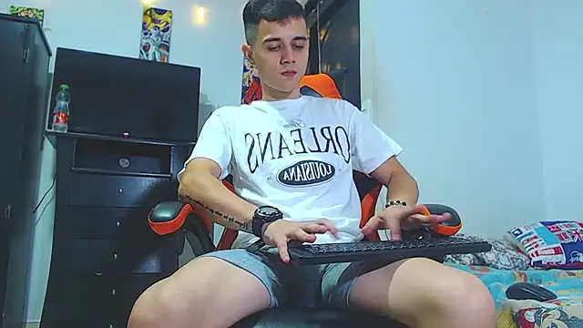 ADAM HOT online show from April 5, 1:25 am