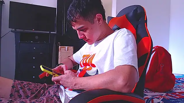 ADAM HOT online show from January 7, 9:31 pm