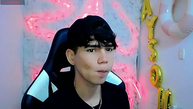 Tayson Rivers online show from October 1, 11:19 pm