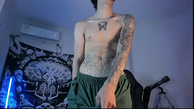 Snakebutterfly online show from November 7, 8:50 am