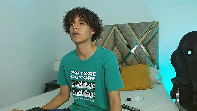 Snapshot of nickolas_moon chatting on January 8, 3:07 pm nickolas moon online show from January 8, 3:07 pm