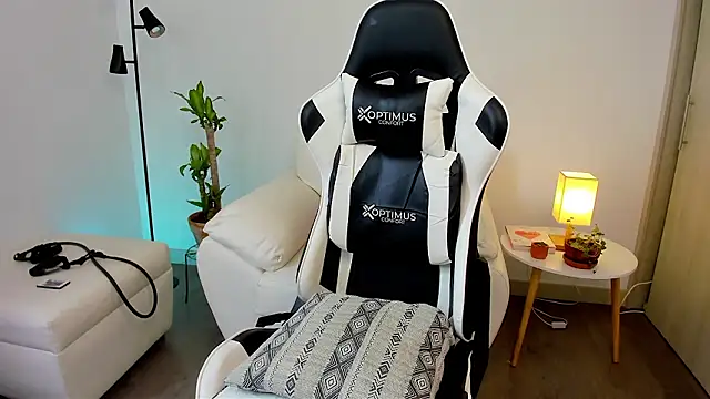 dafboy1 online show from March 26, 7:07 pm