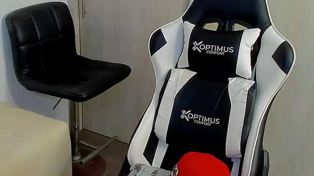 dafboy1 online show from November 3, 5:04 pm