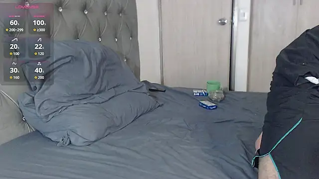 Snapshot of maxi_rogger18 chatting on October 21, 3:42 am maxi rogger18 online show from October 21, 3:42 am