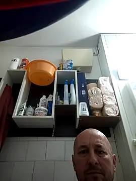 Snapshot of intx800 chatting on October 21, 2:14 am intx800 online show from October 21, 2:14 am