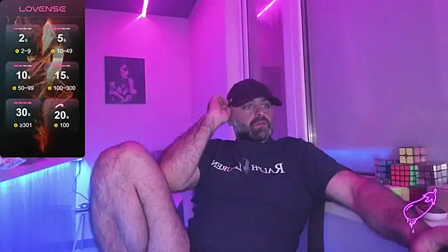 Snapshot of MAGABEAR077 chatting on October 1, 9:52 pm MAGABEAR077 online show from October 1, 9:52 pm
