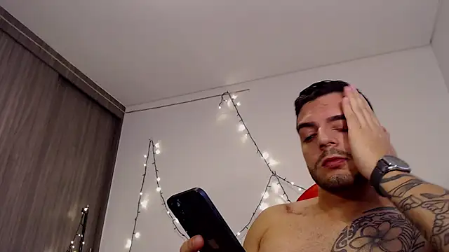 Snapshot of thomas_gun chatting on January 17, 3:22 pm thomas gun online show from January 17, 3:22 pm
