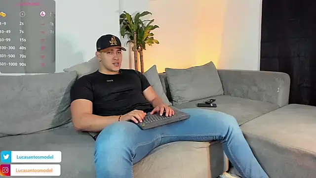 Snapshot of lucasanto_ chatting on December 4, 4:10 am lucasanto online show from December 4, 4:10 am
