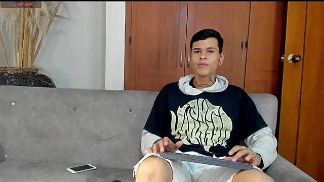 jamesinked  online show from October 28, 1:19 am