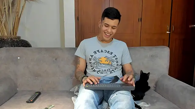 jamesinked  online show from November 9, 3:32 am