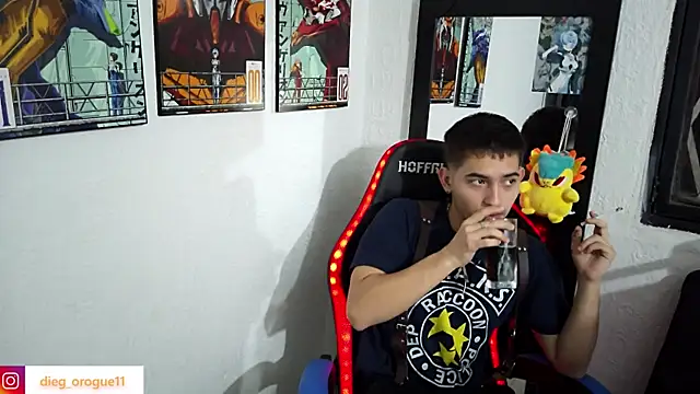 Snapshot of DiegoRogue_ chatting on March 9, 3:34 am DiegoRogue online show from March 9, 3:34 am