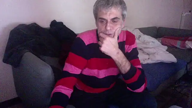 Snapshot of skossa777 chatting on December 18, 10:40 am skossa777 online show from December 18, 10:40 am