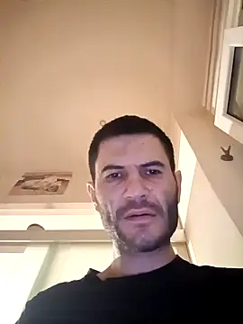 Snapshot of Gigolo4040 chatting on January 9, 5:44 am Gigolo4040 online show from January 9, 5:44 am