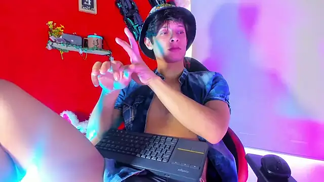 LilOwen  online show from December 3, 6:58 pm