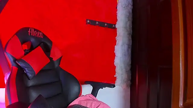 LilOwen  online show from February 15, 7:00 pm