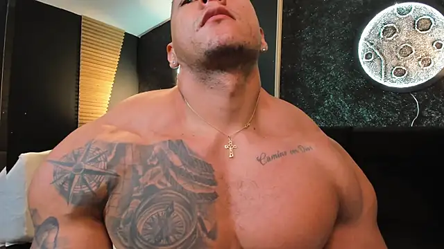 Snapshot of MassimoWalton2 chatting on December 22, 1:01 am MassimoWalton2 online show from December 22, 1:01 am