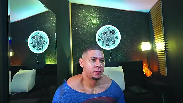 Snapshot of MassimoWalton2 chatting on March 15, 1:18 pm MassimoWalton2 online show from March 15, 1:18 pm