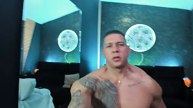 Snapshot of MassimoWalton2 chatting on January 18, 5:58 am MassimoWalton2 online show from January 18, 5:58 am