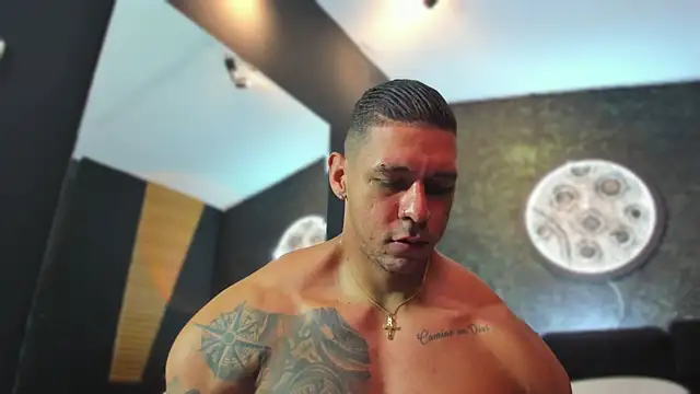 Snapshot of MassimoWalton2 chatting on January 21, 12:56 pm MassimoWalton2 online show from January 21, 12:56 pm