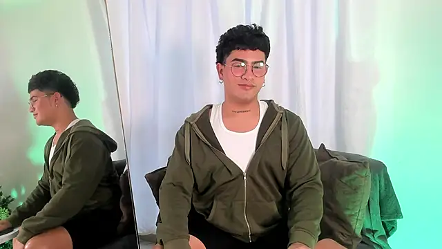 MatheoVelez online show from December 9, 2:40 pm