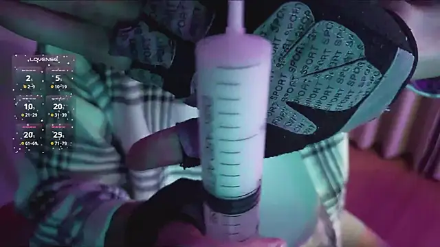 Snapshot of FEIYU001 chatting on October 2, 3:05 pm FEIYU001 online show from October 2, 3:05 pm