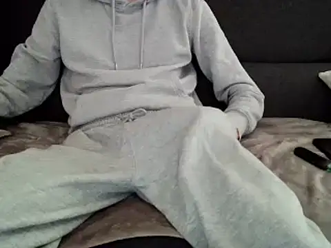 Snapshot of ElViko11 chatting on December 6, 12:49 pm ElViko11 online show from December 6, 12:49 pm