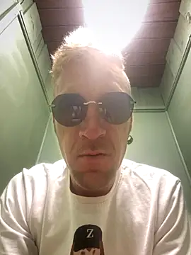 Snapshot of bentoverblonde chatting on September 19, 1:11 pm bentoverblonde online show from September 19, 1:11 pm