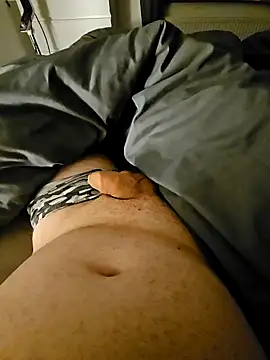 Snapshot of Feelixbi99 chatting on December 19, 3:30 pm Feelixbi99 online show from December 19, 3:30 pm