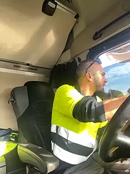 donnuozfutura online show from December 31, 1:08 pm