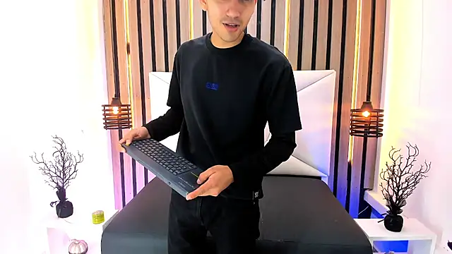 Liam crox online show from February 27, 11:52 am