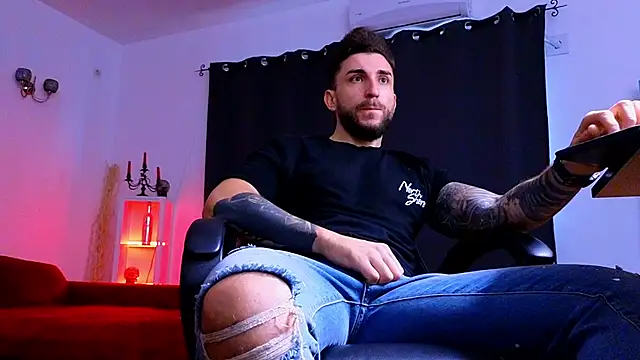 MightyAaron66 online show from November 17, 7:11 am