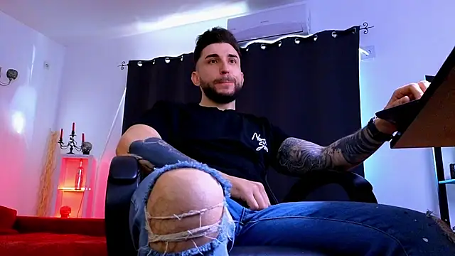 MightyAaron66 online show from April 9, 5:05 am