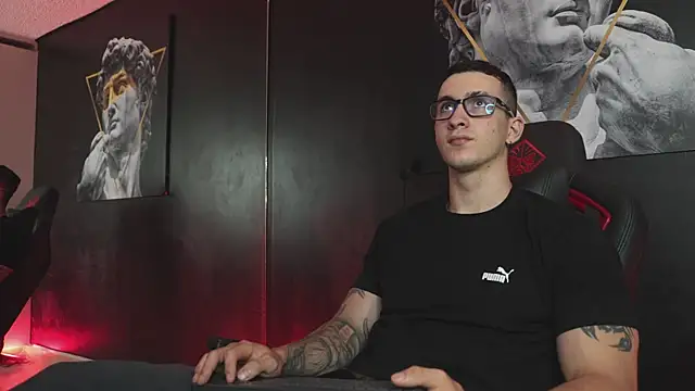 JacksonOlsenn online show from November 5, 11:29 pm