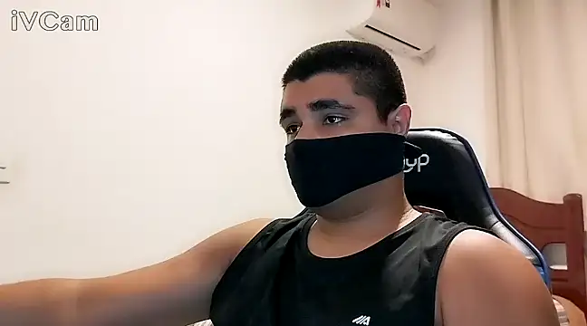 Snapshot of LeoPutaria chatting on December 29, 7:43 pm LeoPutaria online show from December 29, 7:43 pm