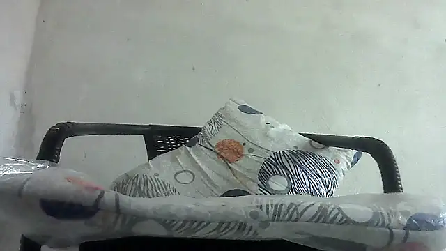 tixfemboyy online show from December 11, 4:16 pm