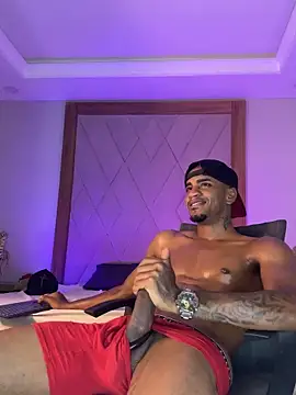 AaronCruz  online show from April 10, 6:20 am