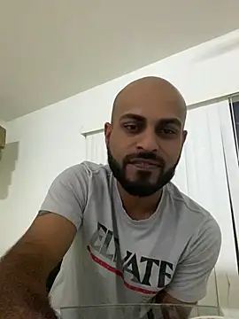 Snapshot of islandvybee55 chatting on January 18, 11:33 pm islandvybee55 online show from January 18, 11:33 pm