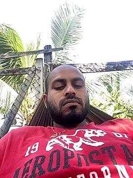 islandvybee55 online show from December 3, 4:24 pm