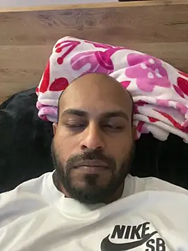 islandvybee55 online show from April 6, 3:24 pm