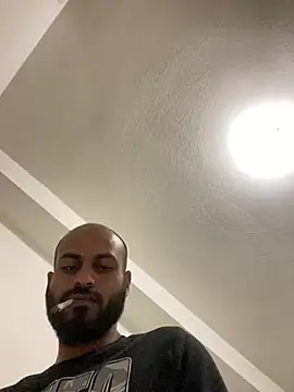 Snapshot of islandvybee55 chatting on March 9, 12:00 am islandvybee55 online show from March 9, 12:00 am