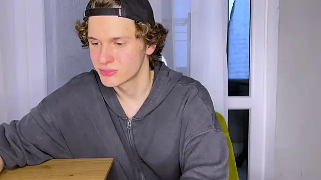 alyx garden online show from April 7, 4:40 pm