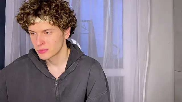 alyx garden online show from April 3, 4:48 pm