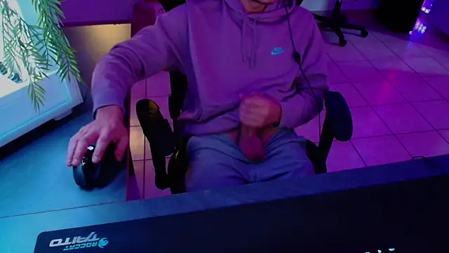 Snapshot of Vlad230323 chatting on December 9, 3:23 pm Vlad230323 online show from December 9, 3:23 pm