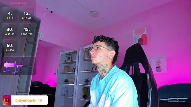 Ian Castillo  online show from November 11, 11:26 am