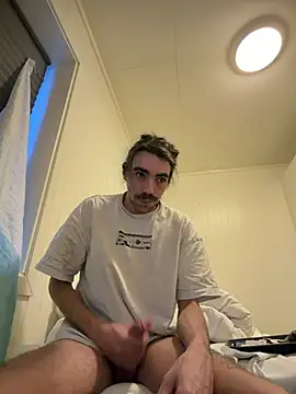 wolfwhite95 online show from March 4, 6:31 am