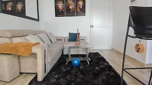 smit hot sr online show from March 3, 7:45 pm