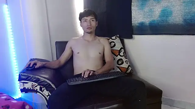 Snapshot of nolanjay_ chatting on January 8, 3:39 pm nolanjay online show from January 8, 3:39 pm