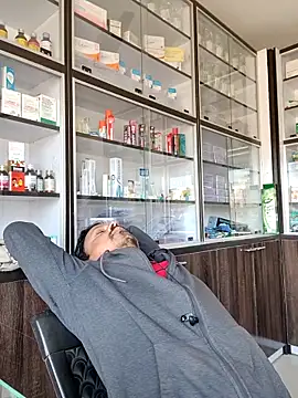 Raj1043 online show from February 6, 7:27 am