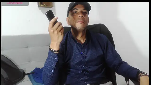 latinmartin73 online show from April 21, 11:00 pm